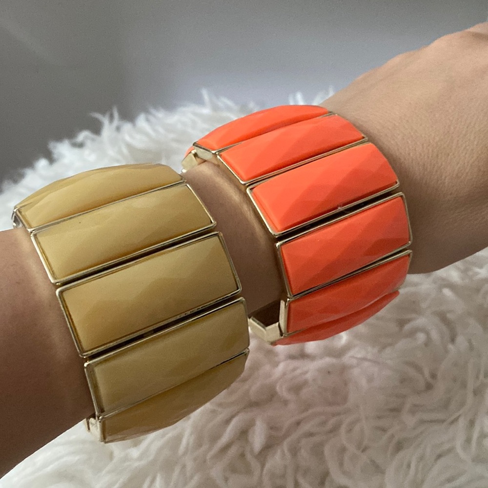 2 bracelets